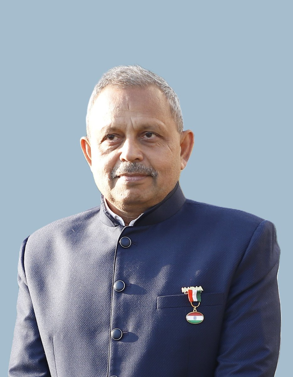-गणतंत्र दिवस के अवसर पर प्रबंध संचालक का संदेश-
प्रिय साथियों
आप सभी को गणतंत्र दिवस की हार्दिक बधाई एवं शुभकामनाएँ।
गणतंत्र दिवस का यह गौरवपूर्ण अवसर हमें हमारे संविधान में निहित मूल्यों—न्याय, स्वतंत्रता और समानता के प्रति अपने अटूट संकल्प को पुनः स्मरण कराने का अवसर देता है।