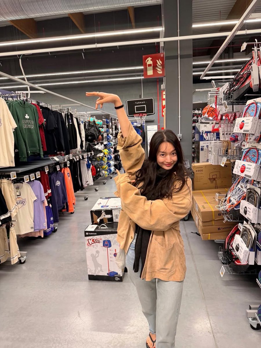 infodrakor_id's tweet image. Kita semua pasti udah tau siapa yang ngefotoin 😋😋😋

Pov nya abang woobin: