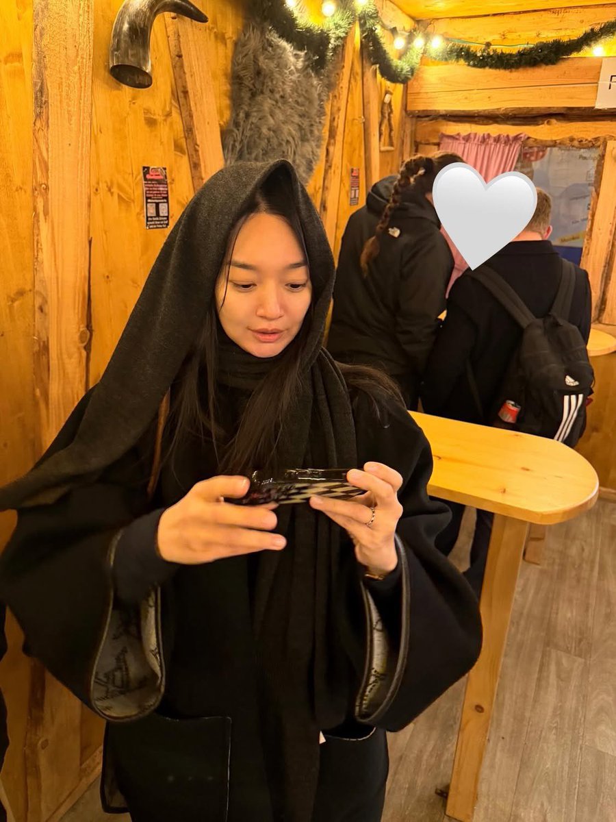 infodrakor_id's tweet image. Kita semua pasti udah tau siapa yang ngefotoin 😋😋😋

Pov nya abang woobin: