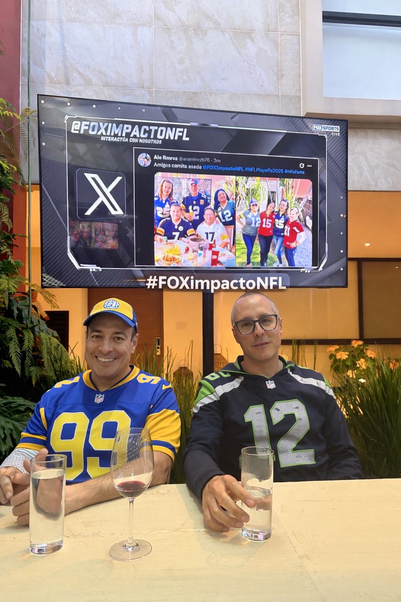 zesatiheri's tweet photo. Ruprt y Pavlovich disfrutando y la NFL por Fox https://t.co/LIhBap9nO4