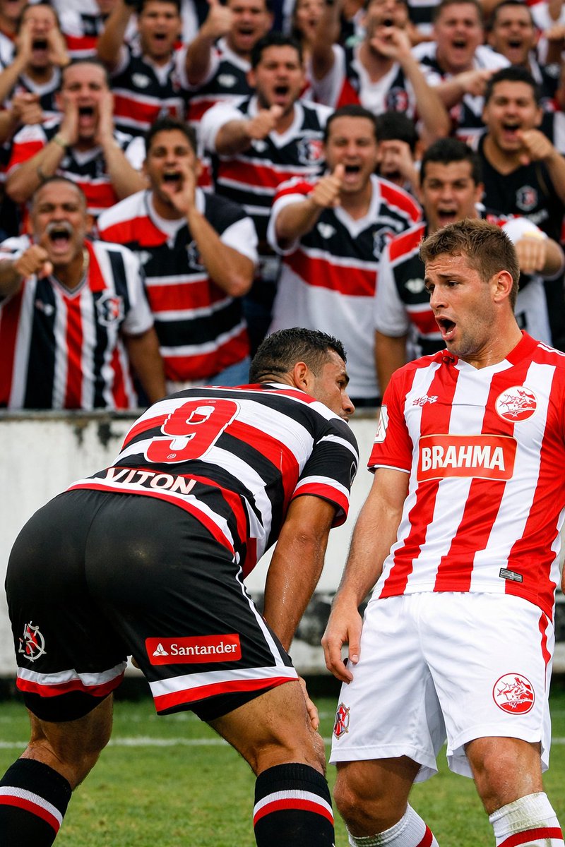 Claroza1's tweet photo. @SantaCruzFC @fotografaevelyn Resumo do jogo hoje foi o santa dizendo: Bota de 4 ! https://t.co/3Yz2JgH05a