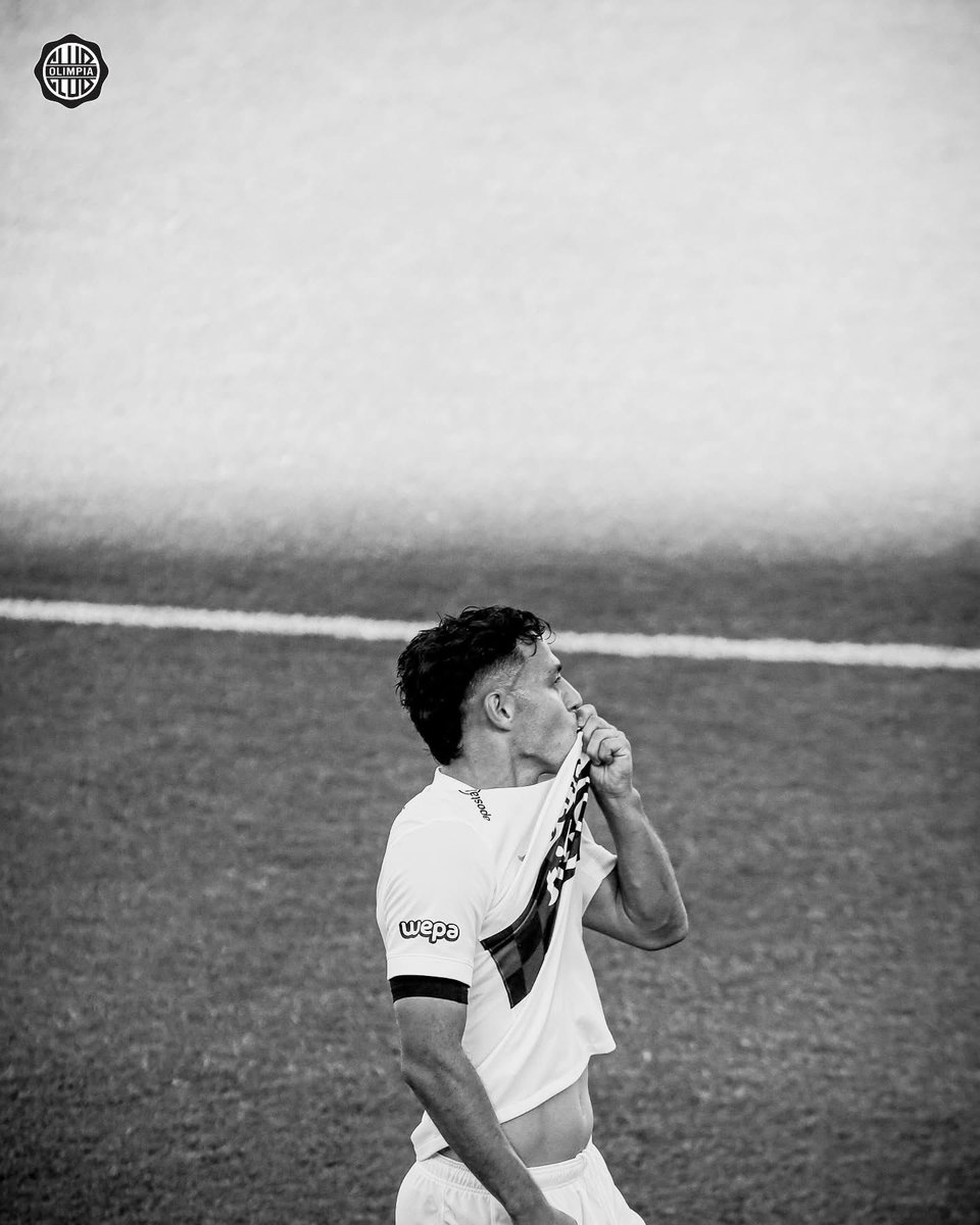 Nunca dudé de vos y jamás dudaría de vos , ni de tu amor por este club 🤍🖤🤍 orgullosa de vos #MiGuapeton🩵