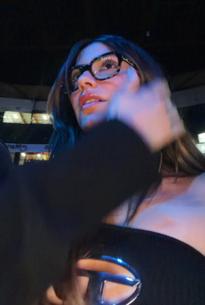 lo preciosa que es bárbara con lentes estoy enamorada