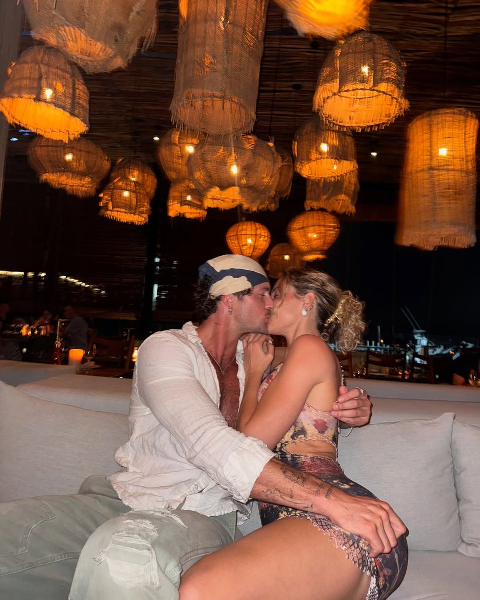 ˑ ִֶָ 𑁍  :  𝗕𝗗𝗔𝗬 𝗕𝗢𝗬.ᐟ

Feliz cumpleaños al amor de mi vida, te amo de aquí a la luna. 💛