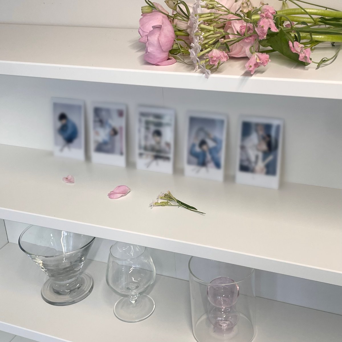 Apieu_official's tweet image. 어퓨X NCT 제노 폴라로이드 이벤트❄️💫

띵동! ⸜(꒪'꒳'꒪)⸝
젠퓨들을 위한 어퓨 왕자님NCT 제노님의
특별한 선물이 도착했어요‧₊˚♡ 💫

추첨을 통해 촬영 현장 비하인드룩과
NCT 제노님의 사랑의 사인이 담긴 폴라로이드를
소중히 전달드리겠습니다➳♡゛

✧ 이벤트 기간: 1월 26일 (월) – 2월…