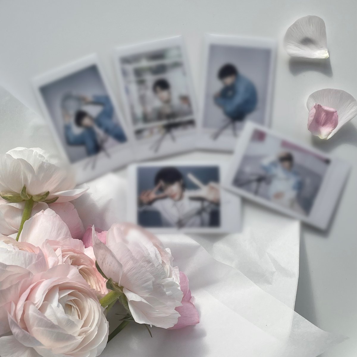 Apieu_official's tweet image. 어퓨X NCT 제노 폴라로이드 이벤트❄️💫

띵동! ⸜(꒪'꒳'꒪)⸝
젠퓨들을 위한 어퓨 왕자님NCT 제노님의
특별한 선물이 도착했어요‧₊˚♡ 💫

추첨을 통해 촬영 현장 비하인드룩과
NCT 제노님의 사랑의 사인이 담긴 폴라로이드를
소중히 전달드리겠습니다➳♡゛

✧ 이벤트 기간: 1월 26일 (월) – 2월…