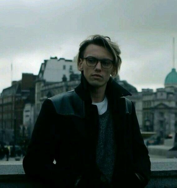 Elberethren's tweet image. Jamie is worse than Vecna. I can't get him out of my damn head.