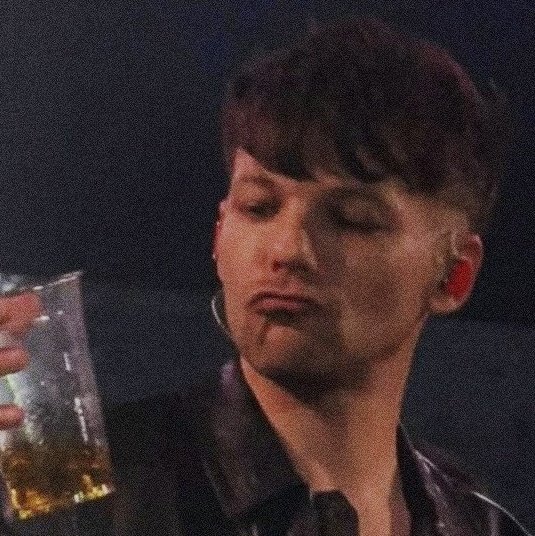 "vc é de humanas ou exatas?" 
que isso mlk sou do louis tomlinson fazendo biquinho