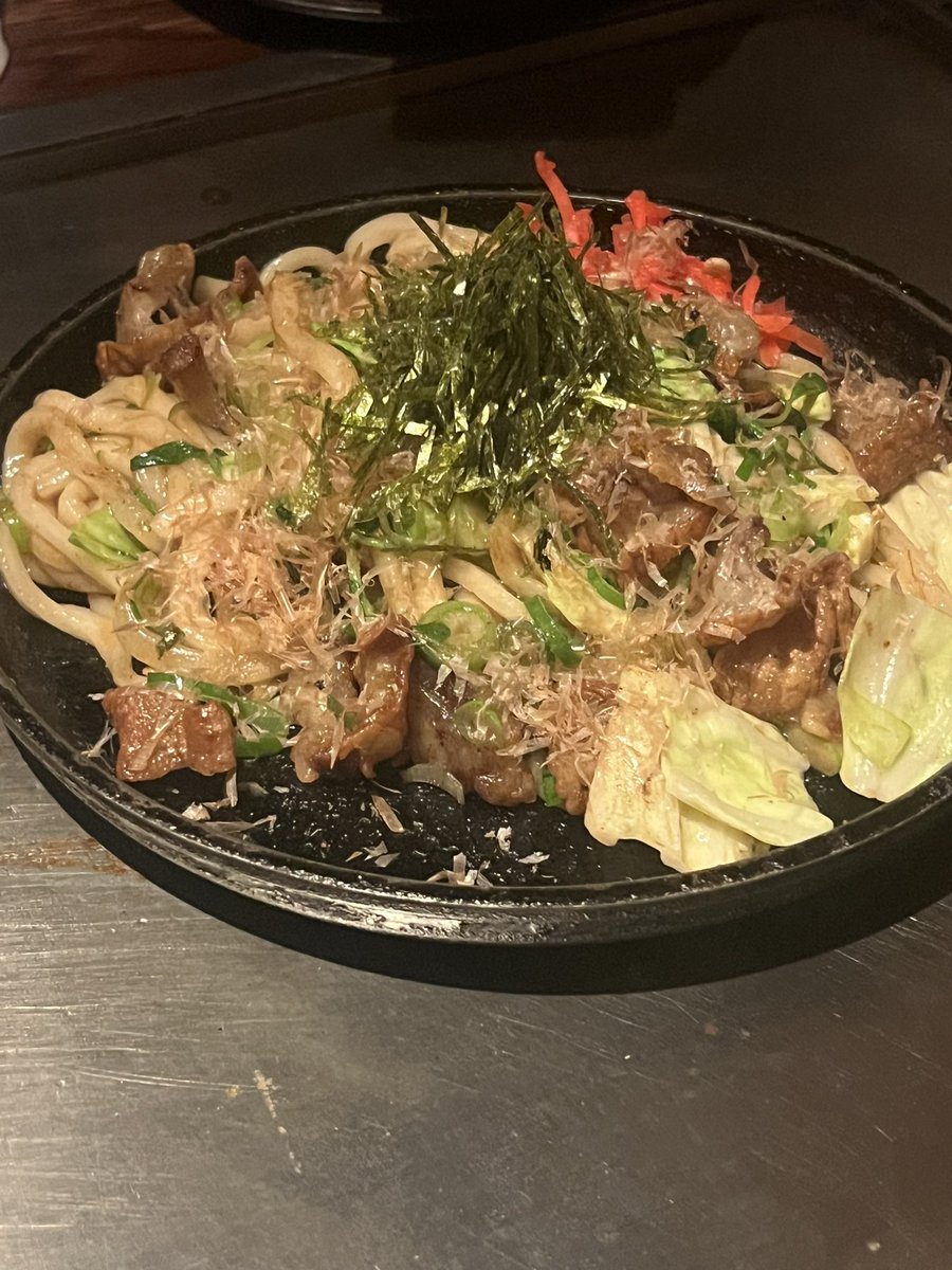 そんなことより（どんなことより！）お好み焼き長方形だったの見て

山芋たっぷりの生地で、外はカリッと、中はフワッとした食感だよ

恵比寿　お好み焼き　いまり