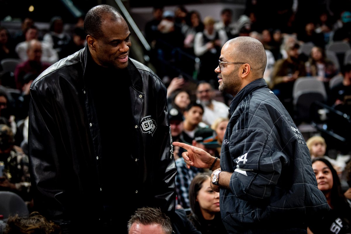 The Admiral and TP are in the house tonight 👋