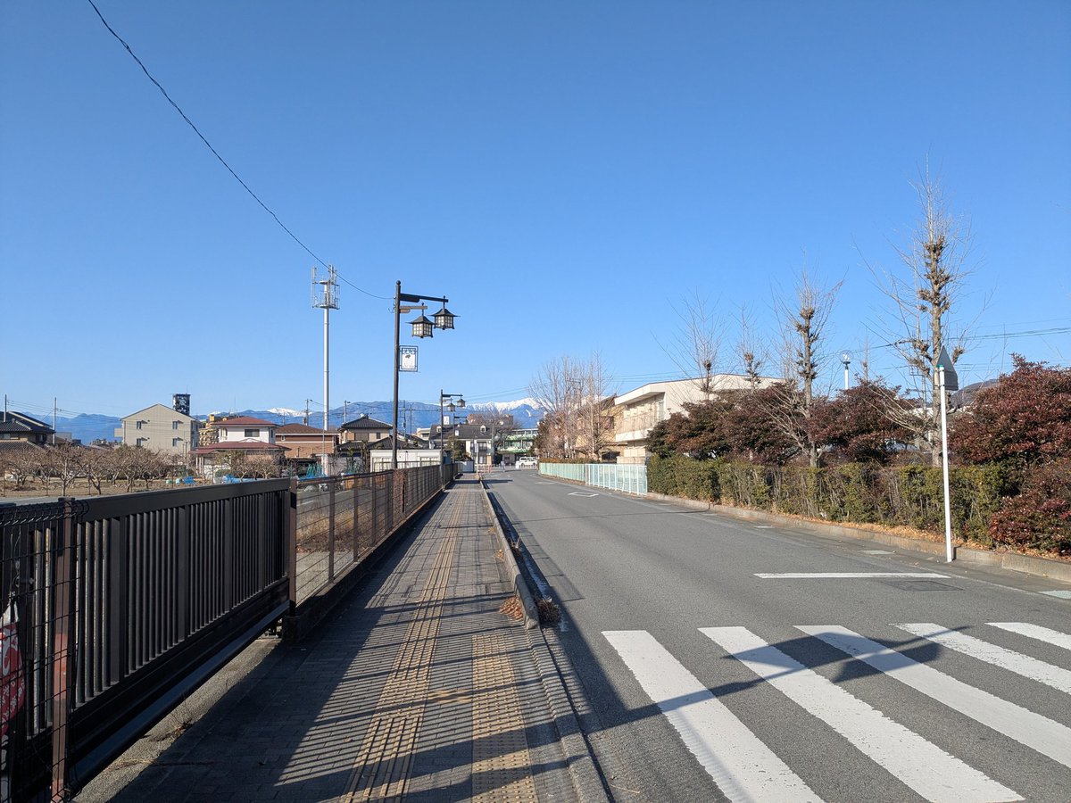 GOLD_4_6's tweet photo. 盆地は落ち着くナア〜
遠景の雪山がね https://t.co/6CrE5USJGC