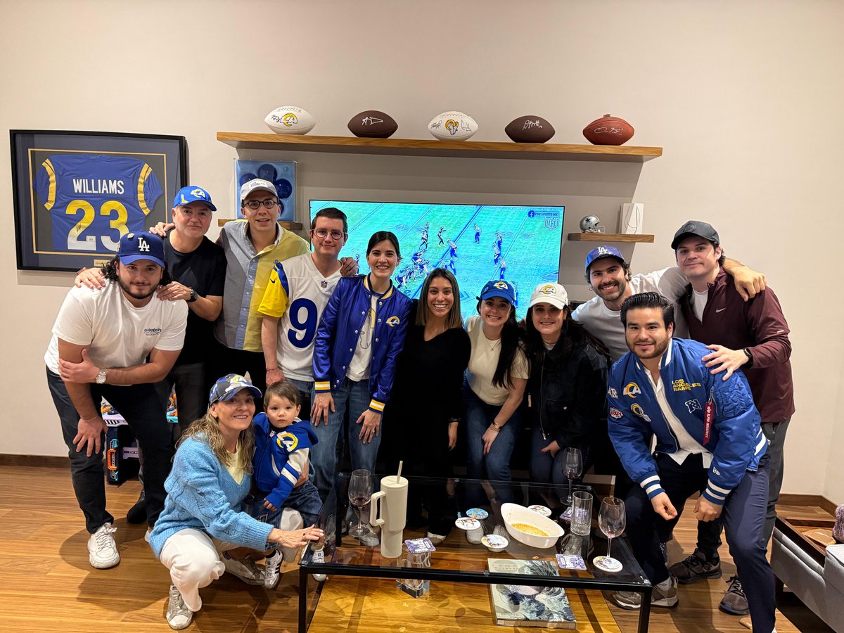 vicjolulo's tweet photo. ¡¡¡De Querétaro pal' mundo!!! GOOORAMS

@pepesegarra

#NFLenFox

#nflenfox

@RamsNFL

#foximpactonfl

@FOXImpactoNFL 

🔵🟡🔵🟡🔵🟡🔵 https://t.co/MnZTfqwZ4h