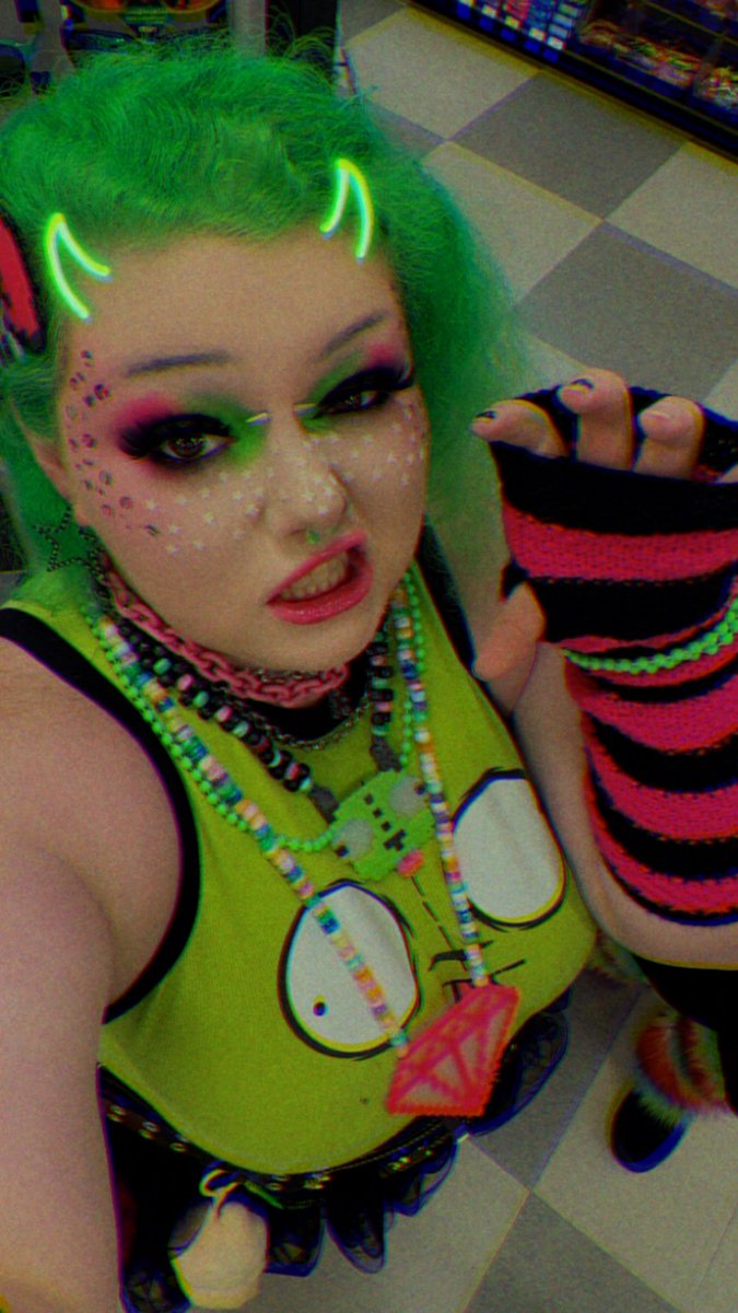 vampinside's tweet image. I just wanna say I am THRILLED about My Chemical Greenmance