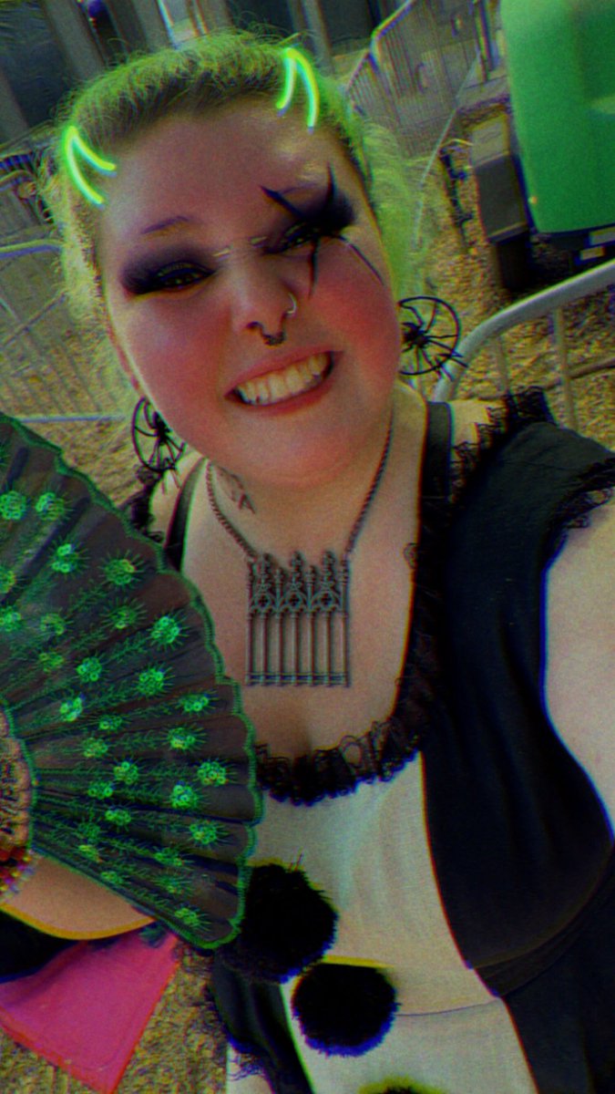 vampinside's tweet image. I just wanna say I am THRILLED about My Chemical Greenmance