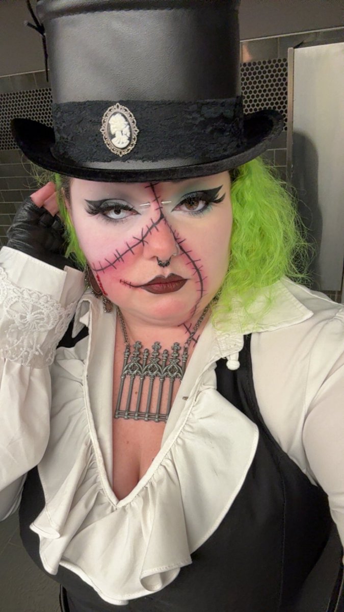 vampinside's tweet image. I just wanna say I am THRILLED about My Chemical Greenmance