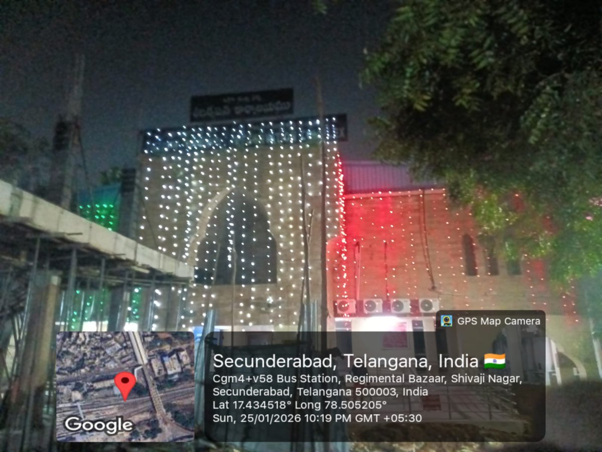 🚉📷South Central Railway celebrates the 77th Republic Day. PRS office Secunderabad  illuminated in the national tricolours, symbolising unity, pride, and constitutional values.
<a href="/RailMinIndia/">Ministry of Railways</a>
<a href="/AshwiniVaishnaw/">Ashwini Vaishnaw</a>
#77thRepublicDay