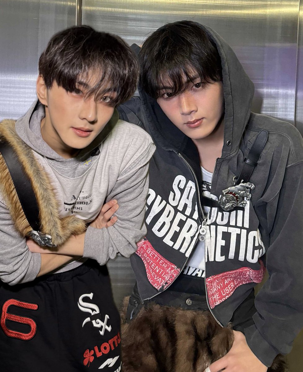 3girlll's tweet image. 야이거 ㅆ ㅣ.ㅂ
붙여놓으니까장관이다