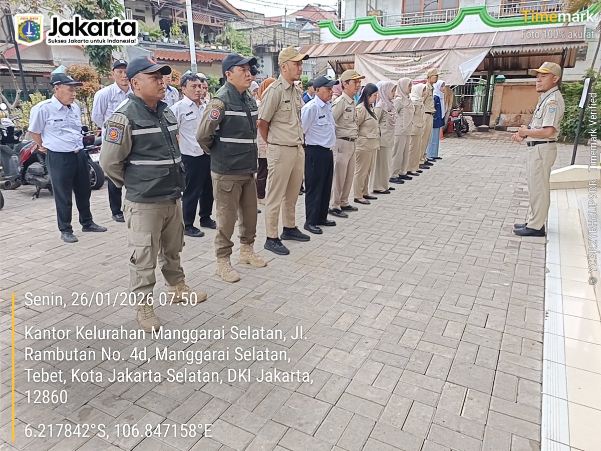 mang_sel's tweet photo. Kegiatan Apel Senin Pagi ASN dan PJLP Kelurahan Manggarai Selatan dengan arahan tugas dan penyampaian informasi oleh Sekretaris Kelurahan Bp Muhamad Nur Efendi mewakili Lurah di halaman Kantor Kelurahan - Senin, 26 Januari 2026 https://t.co/yl3g4Y1Knt