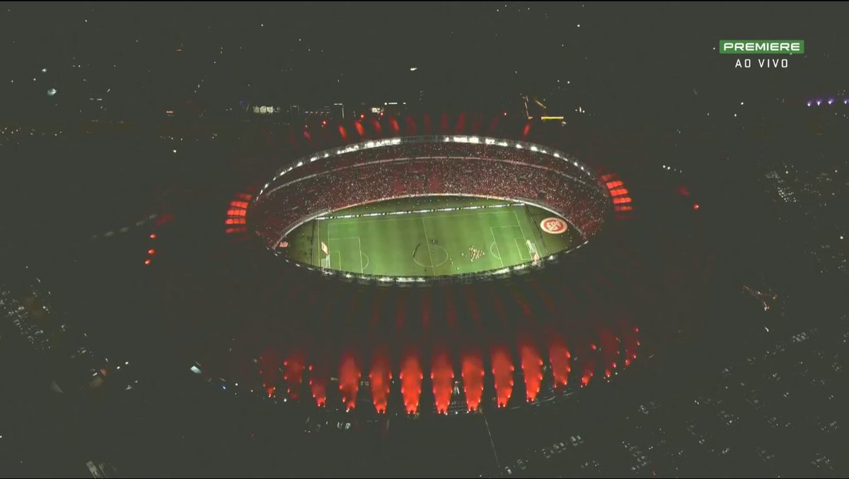 É o estádio mais lindo do mundo.

Absurdo.