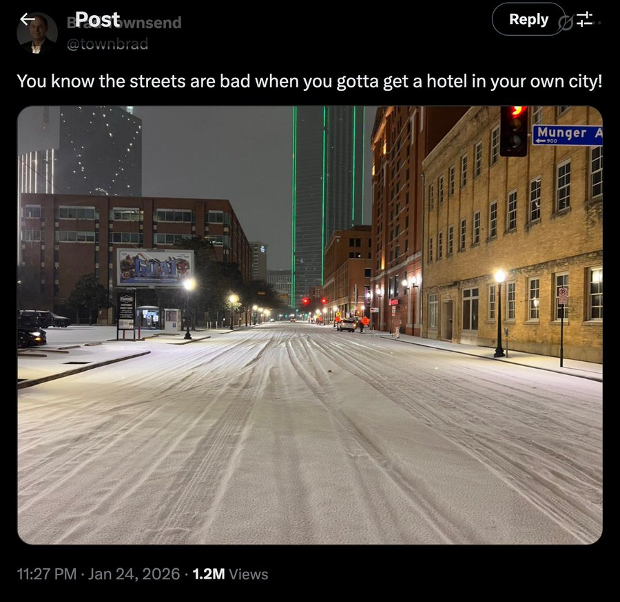 yukonbrat867's tweet photo. @townbrad I don't know how Americans think they can invade Greenland or Canada when they have to get a hotel room every time it snows. Talk about bloody snowflakes!

#Pssst The bears have volunteered to build a border wall out of your frozen corpses. https://t.co/HEQ3N86atg