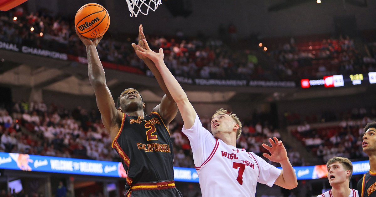 Evan_Flood's tweet photo. It was a tough end to the #Badgers five-game winning streak, squandering a 12-point lead with 11:59 remaining in a 73-71 loss to USC on Sunday.

Wisconsin shot a season-low 34 percent from the field, but that didn't tell the whole story.

https://t.co/OgehxnhntZ https://t.co/gvt9C9BHI4