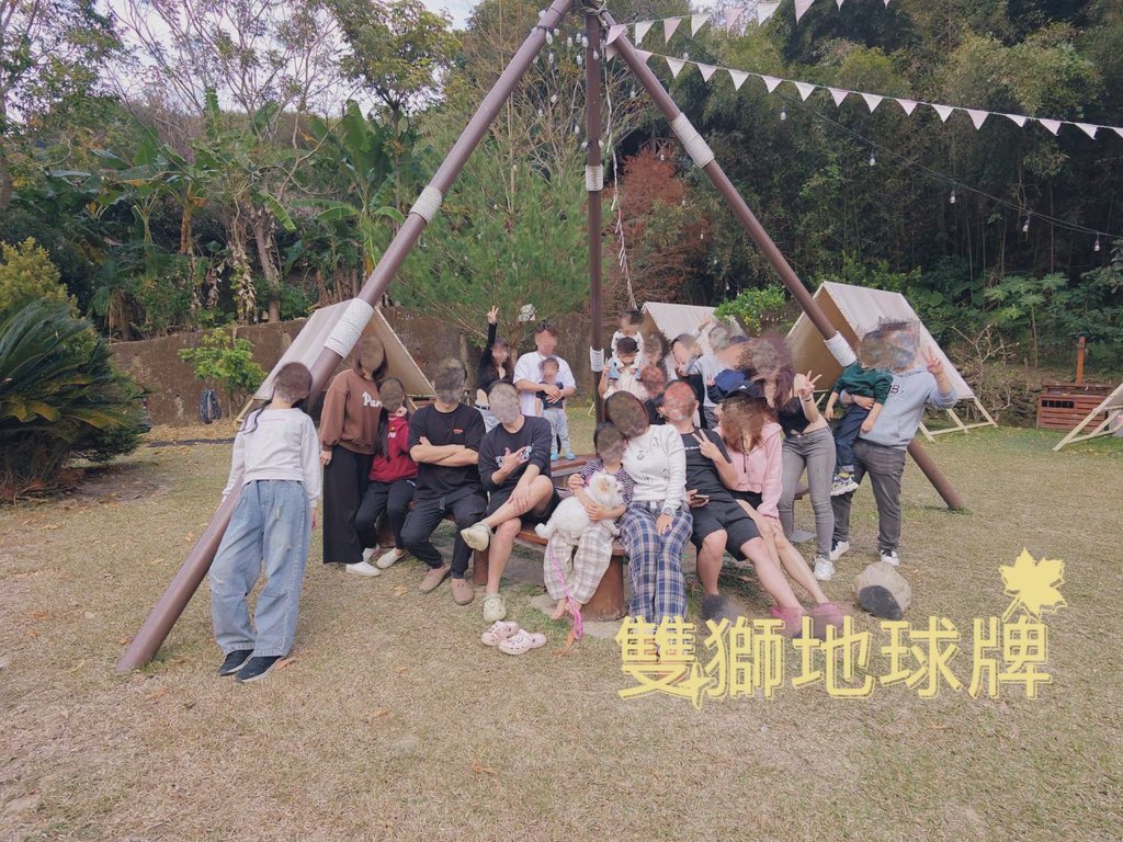 營地雖然不大
但剛剛好能塞下同頻率的我們

這次營區有著漂亮的焚火台跟圍爐桌
不囉嗦 直接叫了快40公斤的木柴
燒好燒滿🔥

禮拜六下午的悠閒時刻
大家揪一揪就去附近採草莓🍓

期待下次再跟你們相聚❤️❤️

#身體累得快散架但心理很充實 
#夫妻情侶聯誼 
#苗栗大湖露淫🥳🥳🥳 https://t.co/dhoFqunkfq