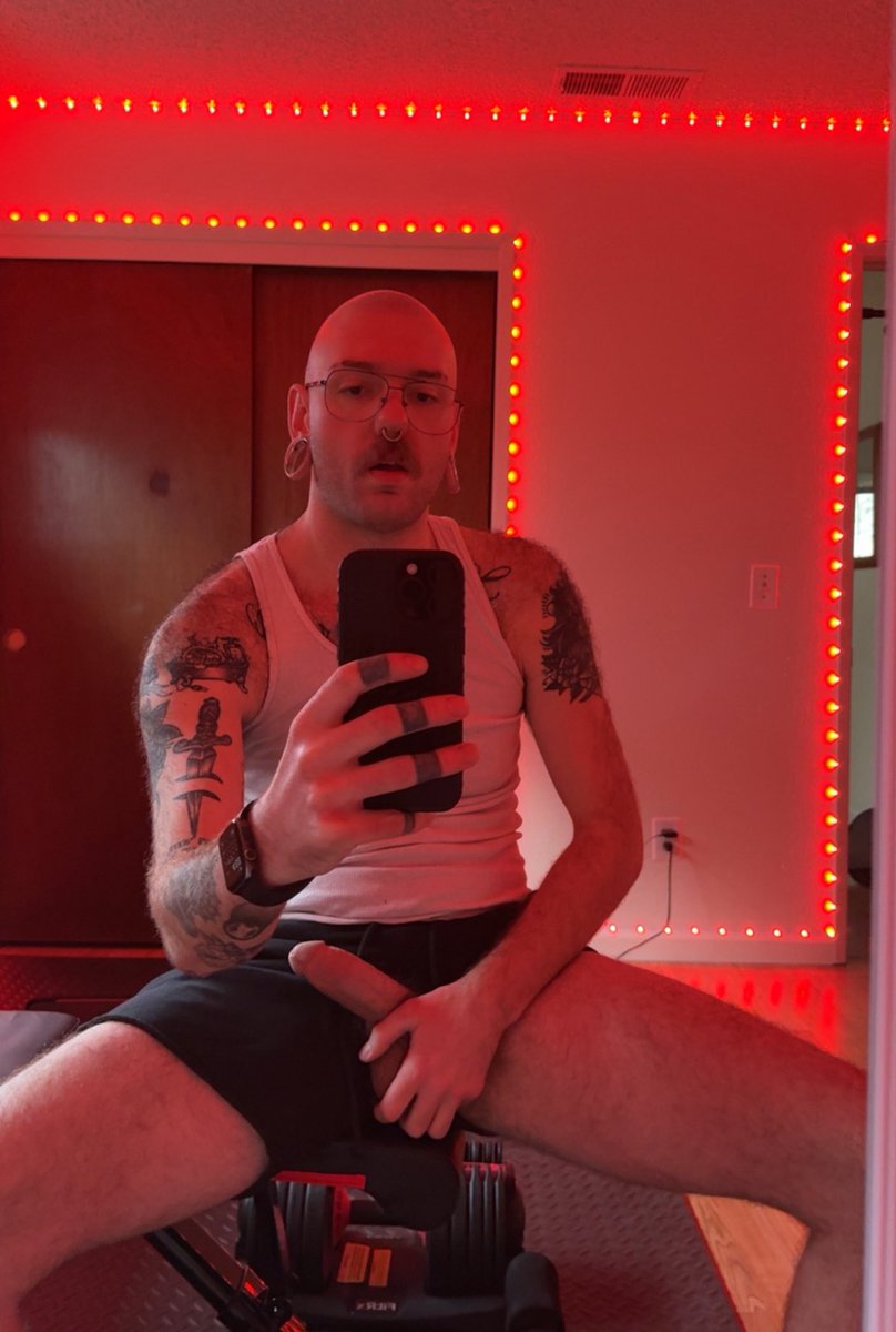 Just got my home gym setup. How’s the ambiance?