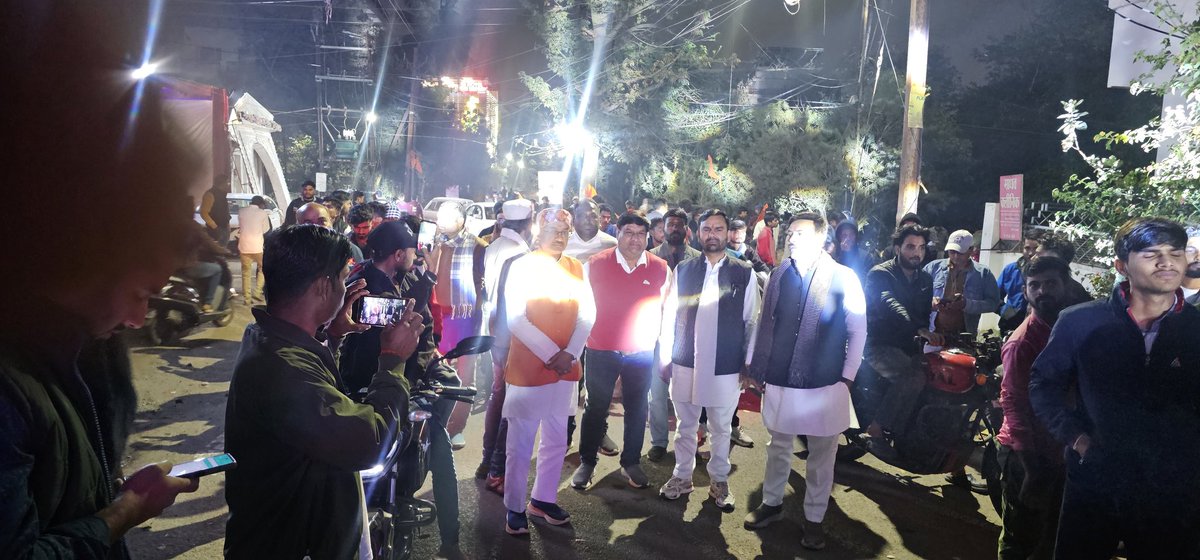 आज गौतम नगर में सरस्वती पूजन के अवसर पर शोभा यात्रा कार्यक्रम पर शामिल हुए। इस अवसर पर पार्षद श्री सूर्यकांत गुप्ता जी, श्री अवधेश तिवारी जी, श्री नरेंद्र त्रिपाठी जी, श्री पुष्पेंद्र मिश्रा जी, श्री राघवेंद्र भदोरिया जी, श्री भूपेश लोखंडे जी, श्री विवेक पांडे जी उपस्थित रहे।