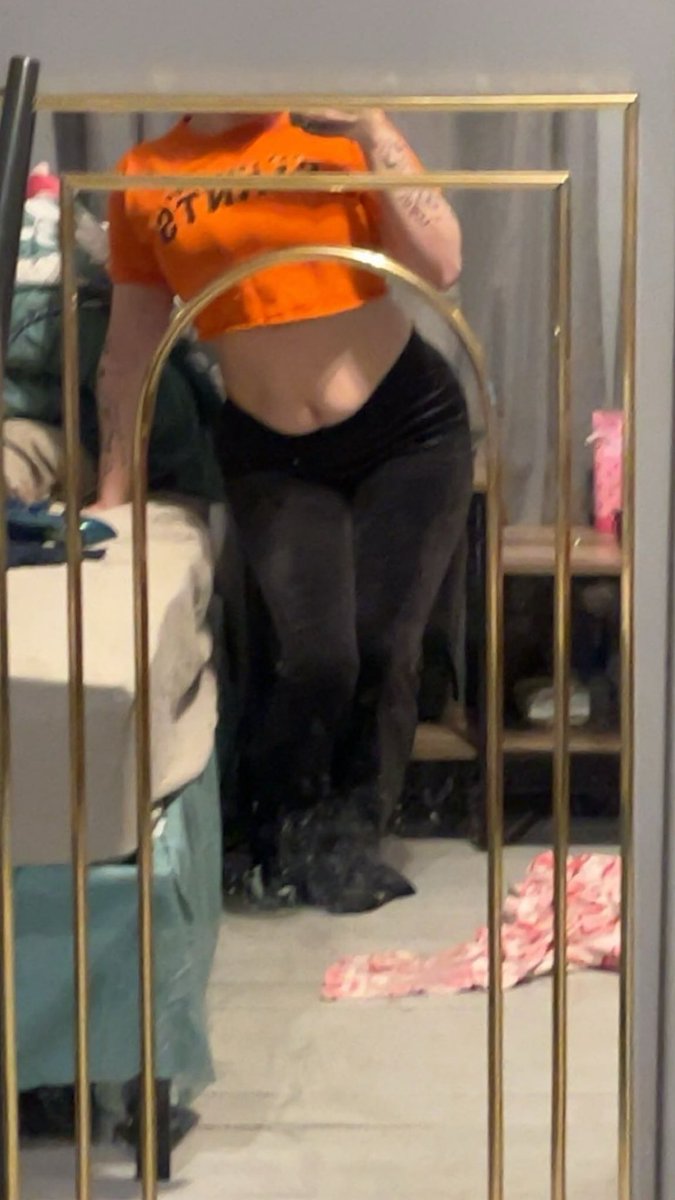 wehateeilish's tweet image. 