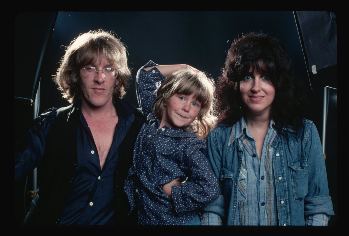 JeffersonAirp's tweet image. Happy Birthday to daughter of Grace Slick and Paul Kantner, China Kanter 🎉

Did you know China was featured on the cover of Grace and Paul’s album SUNFIGHTER?! Show China some birthday love in the comments ❤️

📸 : Getty Images