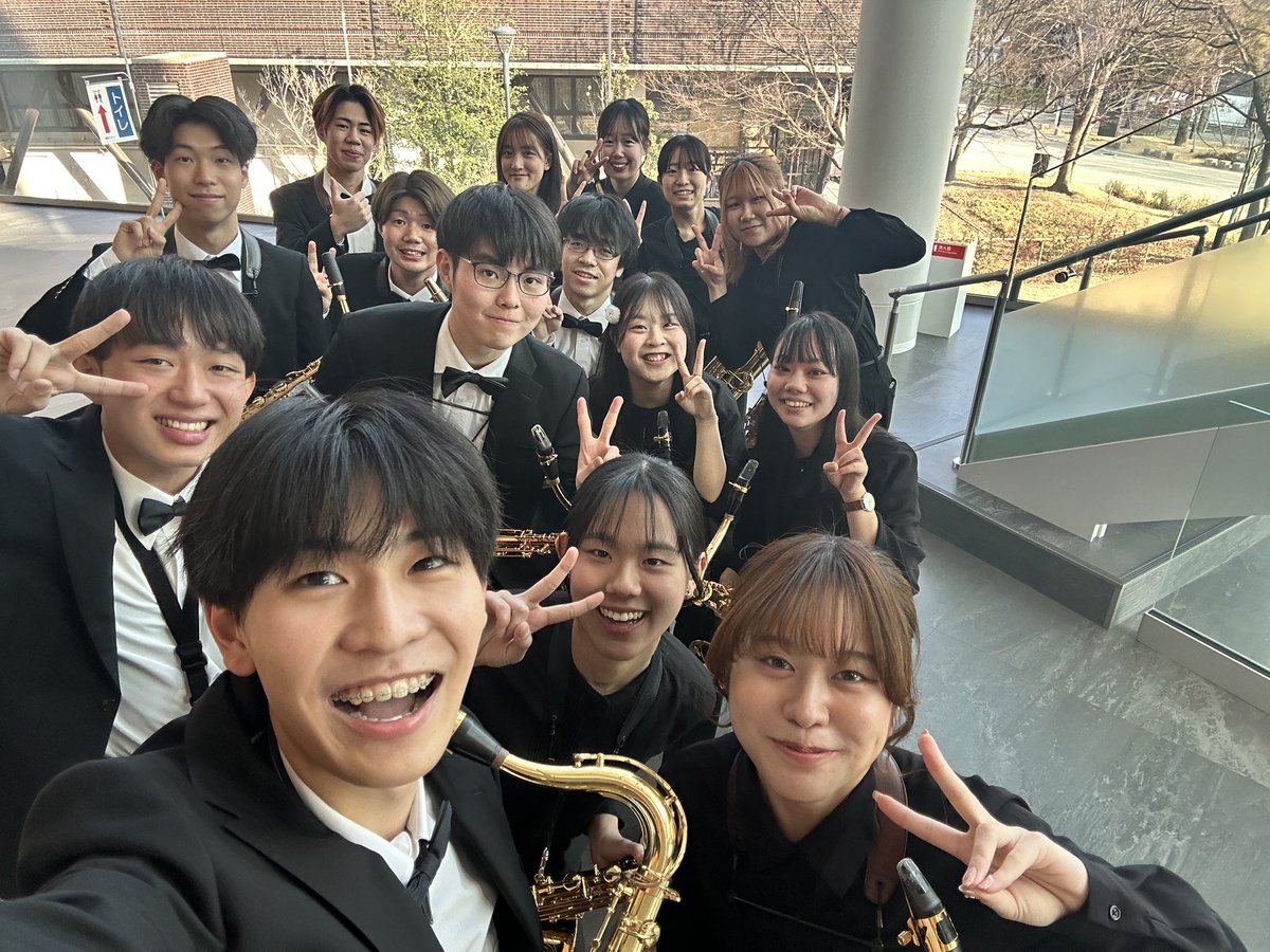 kusb_official's tweet photo. [活動報告]
1月24日(土)に福岡市民ホール 大ホールにて、第61回定期演奏会を行いました！✨️

三好先生、市原さんと一緒の素敵な演奏会でした！お客様も例年の2倍以上！沢山の方にお越しいただけて団員も幸せでした😌

3年生はこれにて引退！お疲れ様でした！🥲
来年度のKUSBも応援お願いします！🌟 https://t.co/hejhOSTPQy