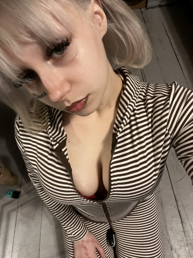 wehateeilish's tweet image. 