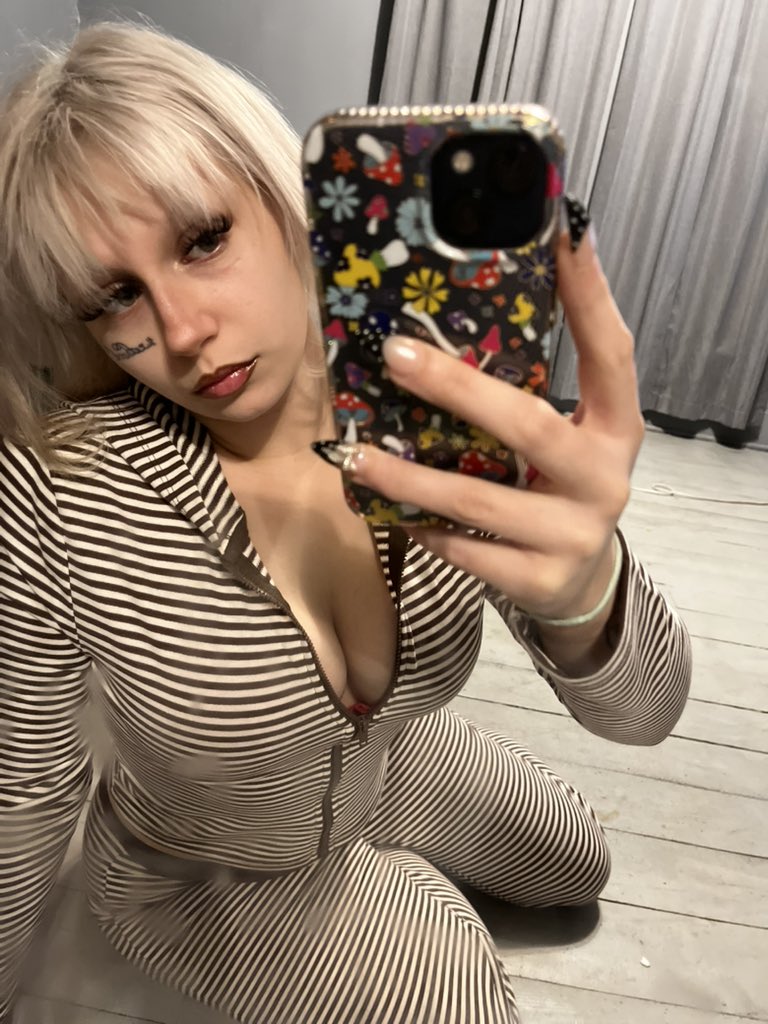 wehateeilish's tweet image. 