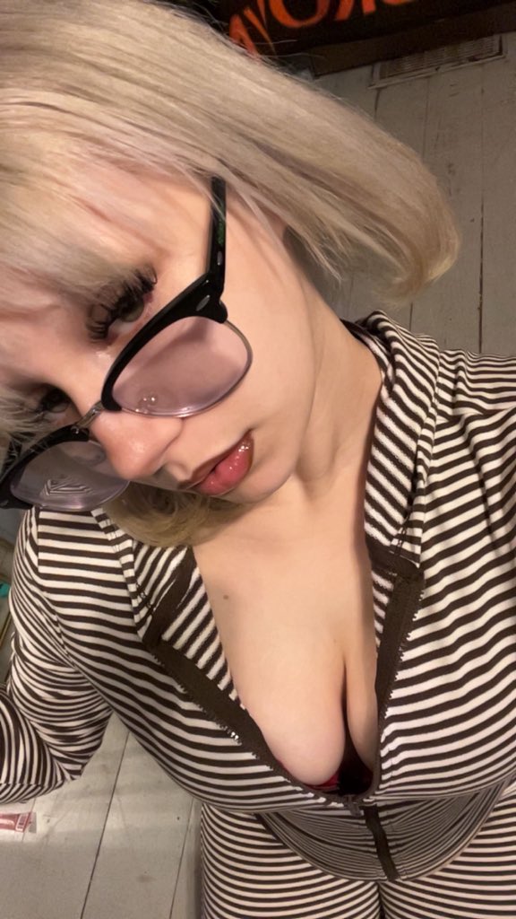 wehateeilish's tweet image. 