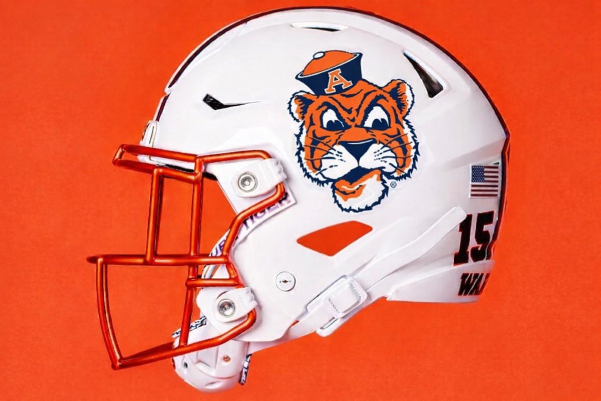 TopTierTulane's tweet image. Four alternate helmets I need to see:

1️⃣ Delaware
2️⃣ Auburn 
3️⃣ UAB 
4️⃣ Indiana