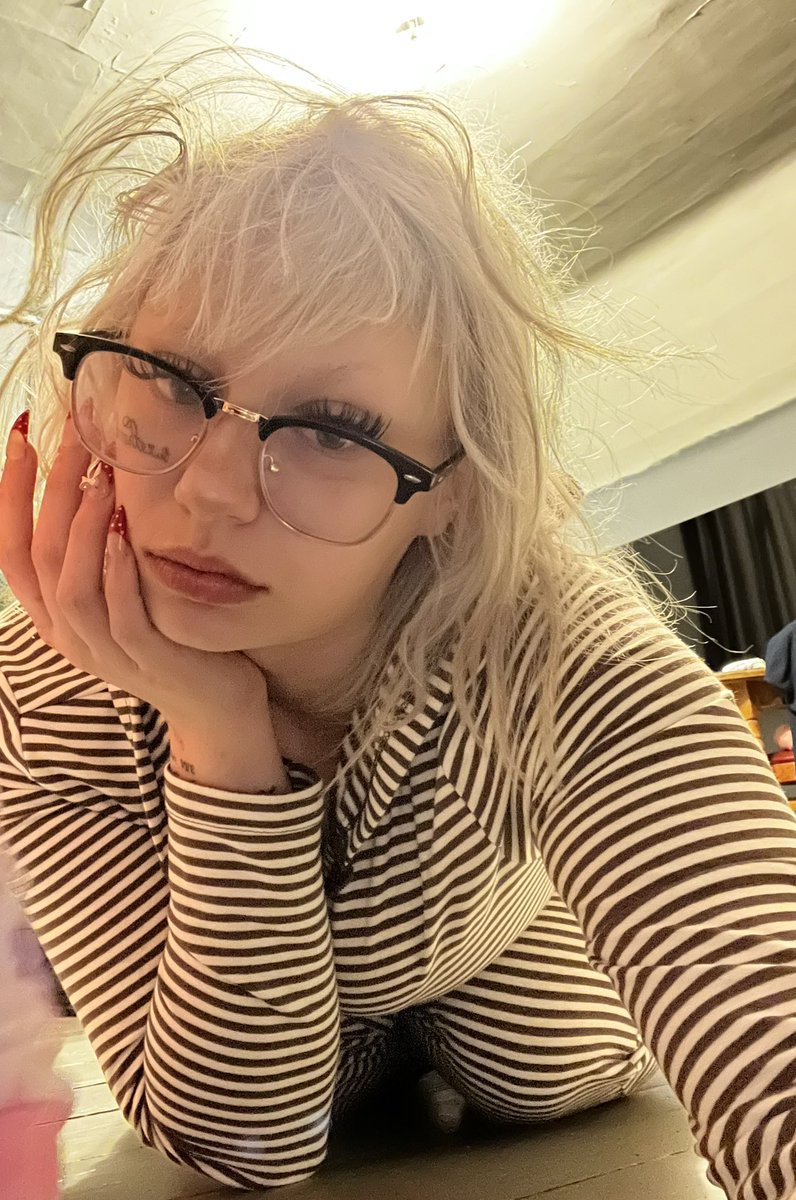 wehateeilish's tweet image. 