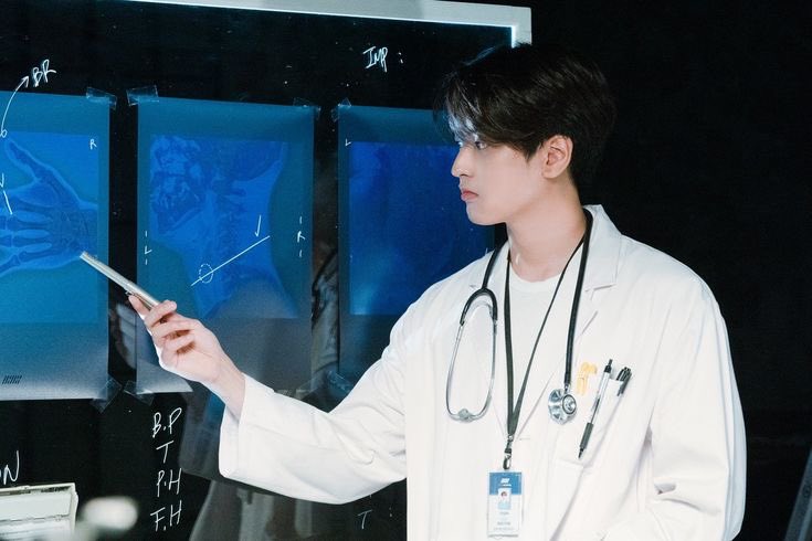 chanupics's tweet image. DRIVEN TO SHINE CHAN
#Chanwoo28thBDAY
#찬우생일축하해용