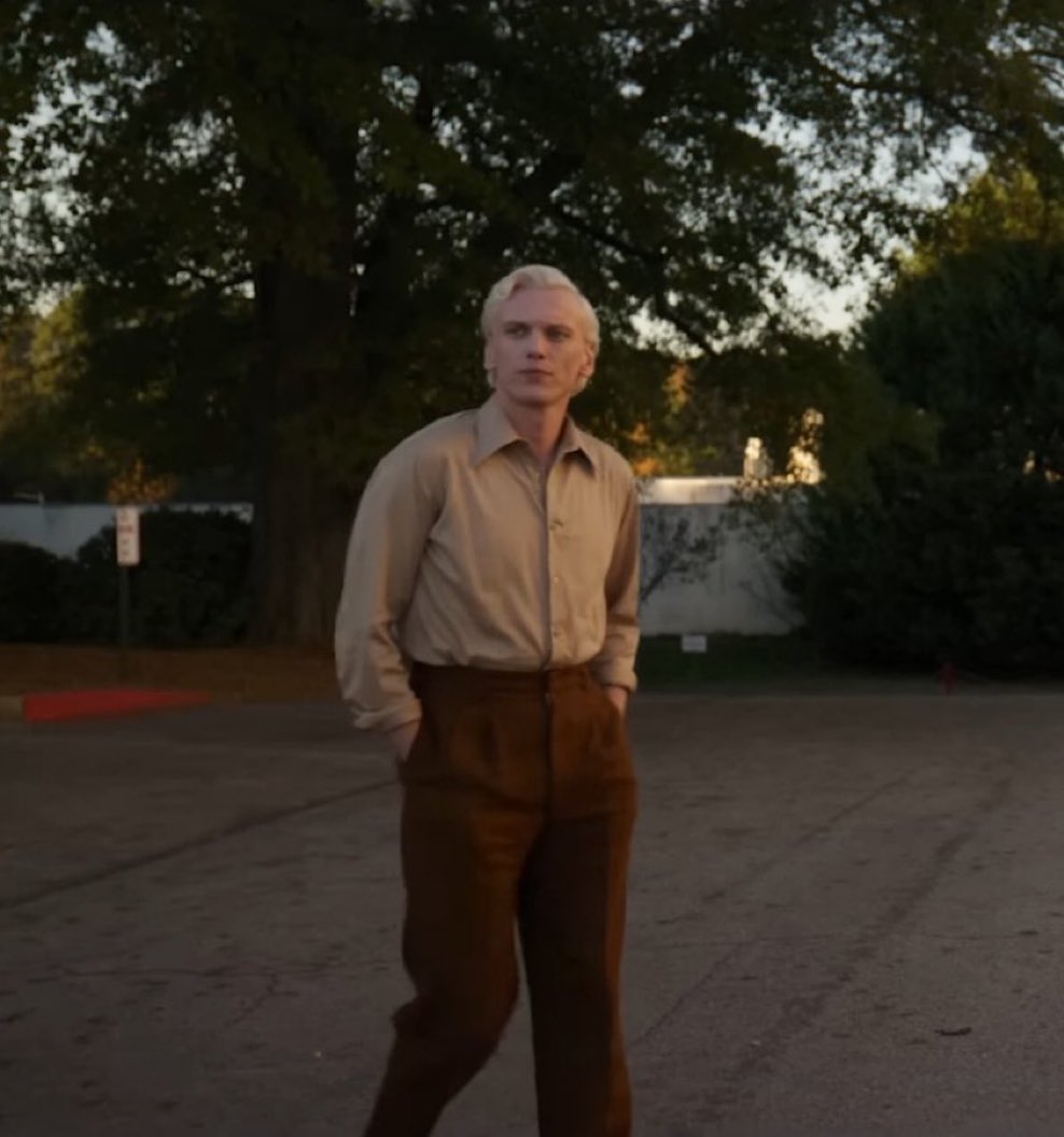 Huh did he bleach to dye it dark brown or did he put on a wig for mr whats it