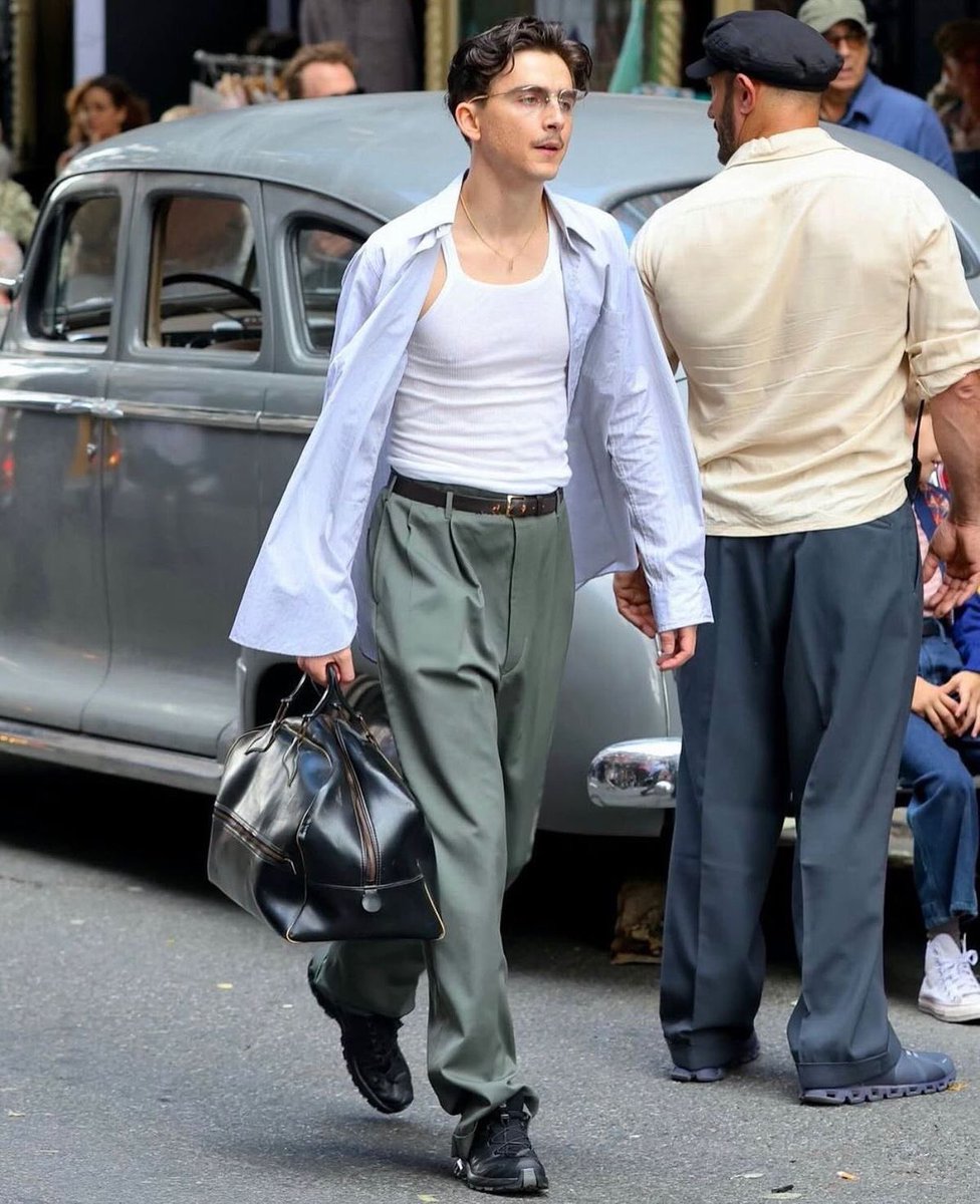 qué increíble el vestuario de marty supreme y uno acá siendo un buzo oversize de king of the kongo