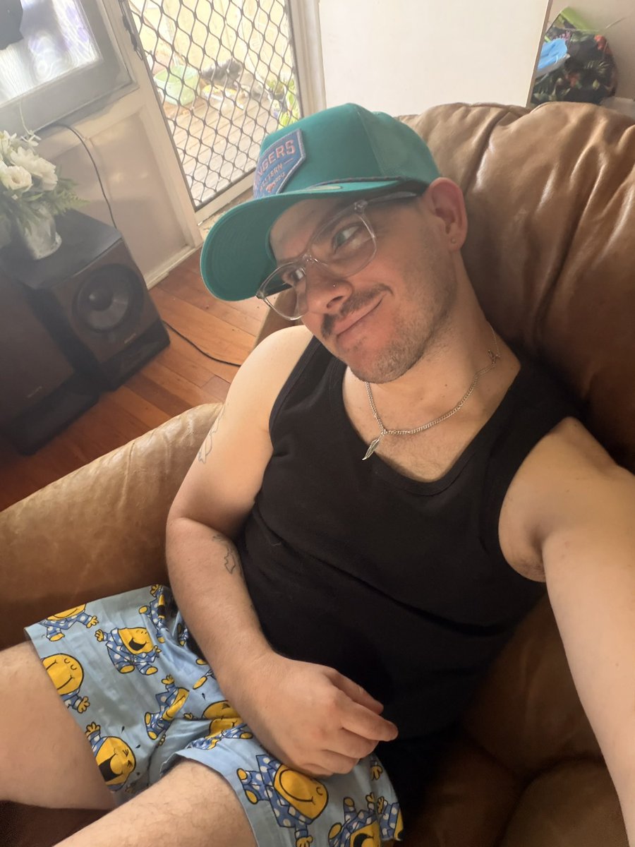Eltra9010's tweet photo. Honestly guy please rate me I don’t know what I am doing wrong. Not one guy will talk to me. #gay #mlm https://t.co/zMshpJDT4r
