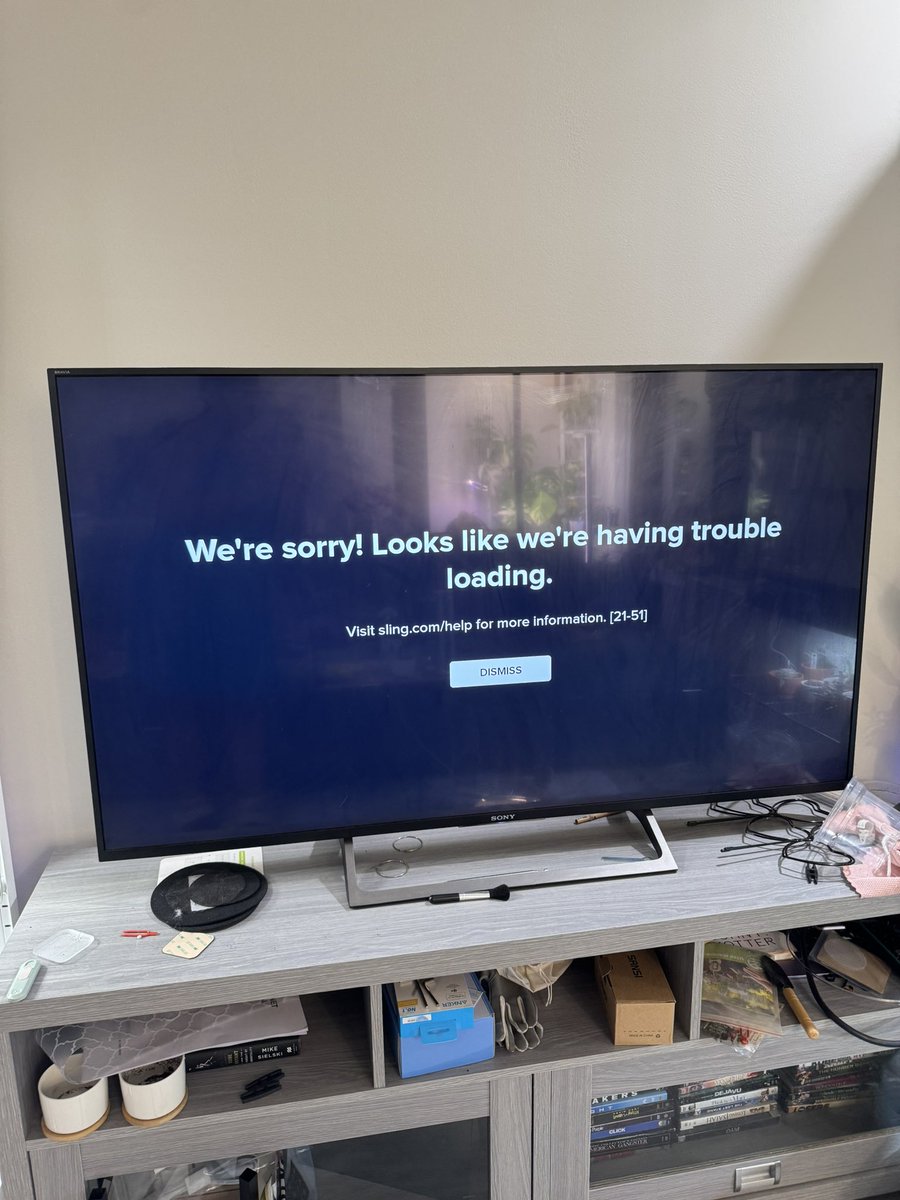 _CaraDee's tweet photo. @slinganswers what’s going on? I restarted, cleared cache, uninstalled and reinstalled and I’m still getting this message. What’s the deal?? https://t.co/xosXjVyxVC