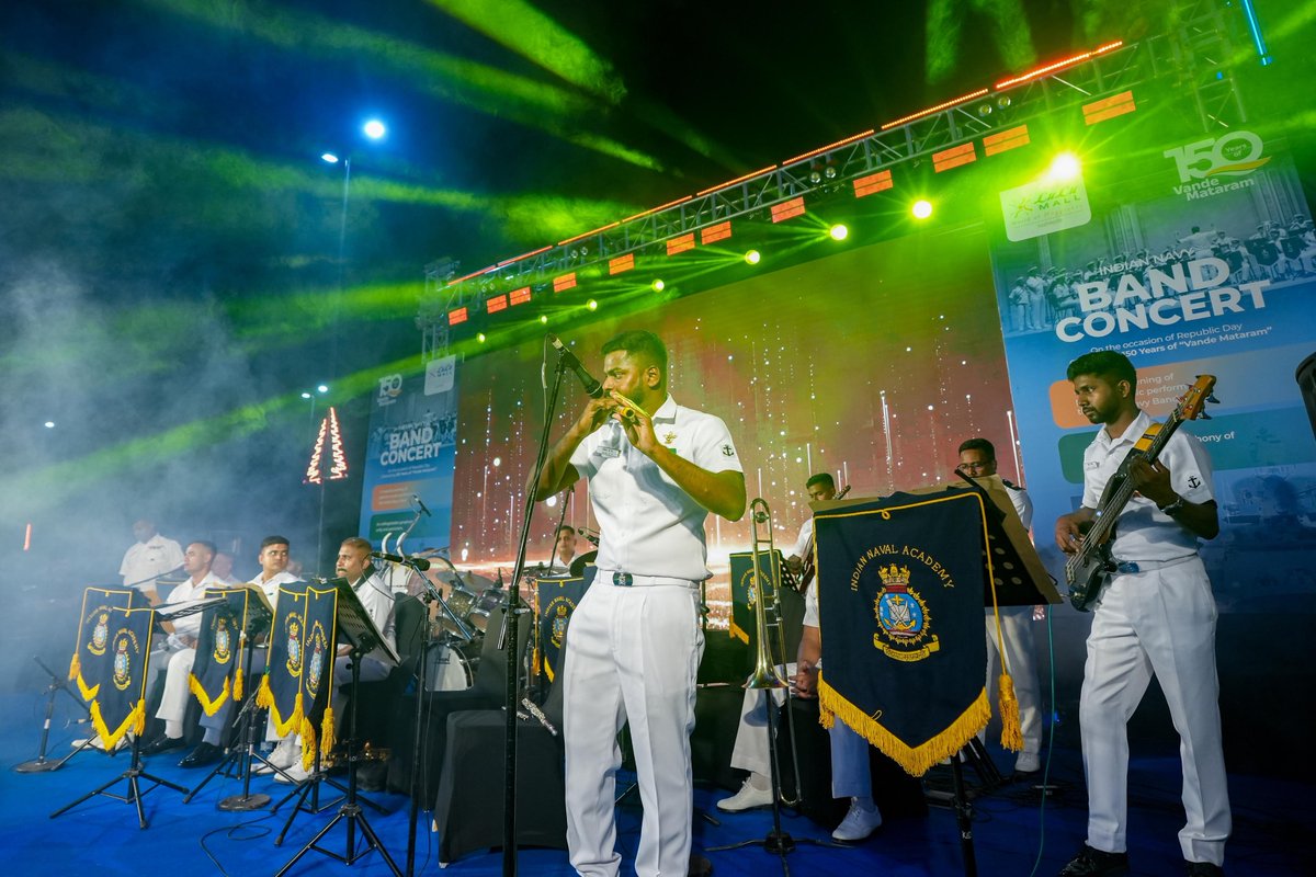 IN_NavalAcademy's tweet image. Echoes of Pride and Honour⚓

Patriotic melodies echoed through Lulu Mall, #Kozhikode, as the #IN Band enthralled the crowd with a powerful tribute celebrating 150 years of Vande Mataram, featuring a stirring repertoire of martial tunes and patriotic compositions.