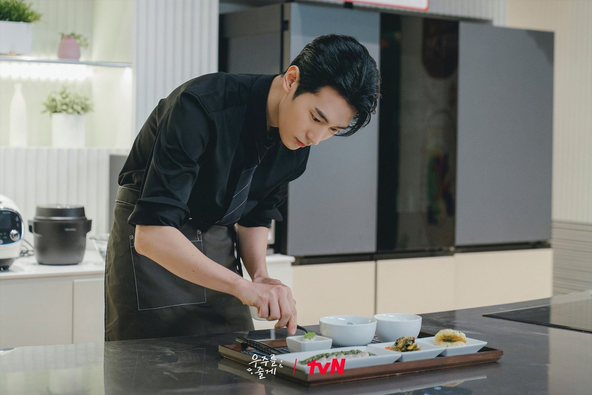 글치 
광공들은 자기애인 굶는거 못참지