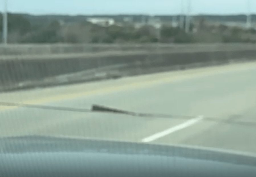 Residents report piece of metal protruding from US-278 bridge | 94.1 The Beat | WSAV News 3 On Your Side 941thebeat.iheart.com/featured/wsav-…