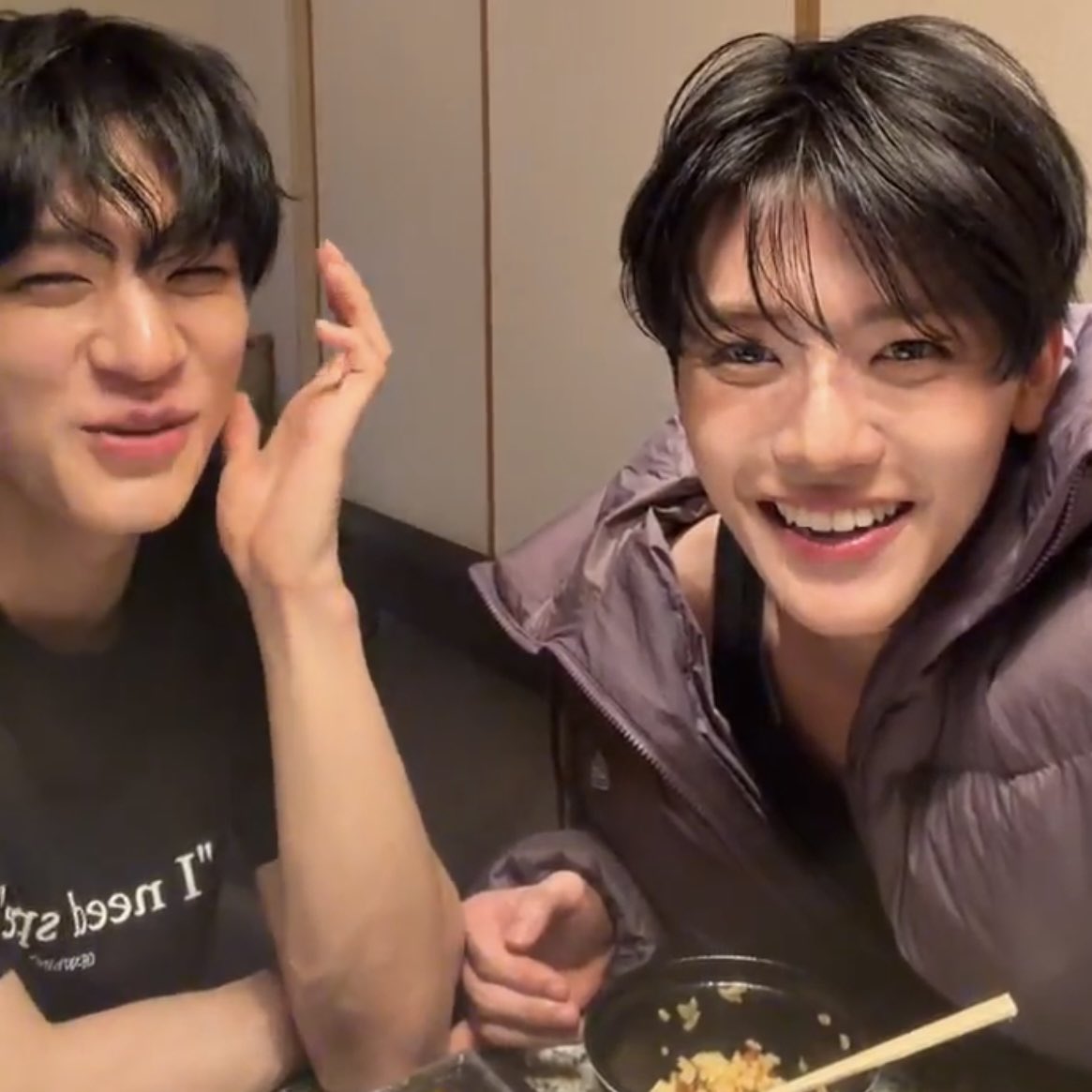 qtjaemin00's tweet image. BOTH SIDES twin concept soulmate yin yang each others half of their whole 🥹🥹