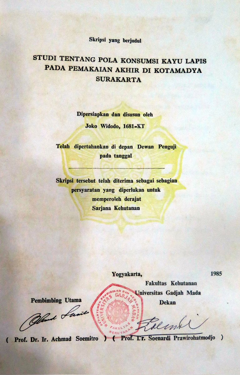 Buat pendukung Mukidi

Ini yg sederhana ya..
Ga perlu pegang aslinya buat neliti jenis font &amp; distibusi spasi yg ada di skripsi ini

Ga perlu lihat langsung fisiknya supaya tahu apa tanggal dipertahankan &amp; tanggal ditanda-tanganinya ga ada

Serius.. begini terang masih ga paham❓
