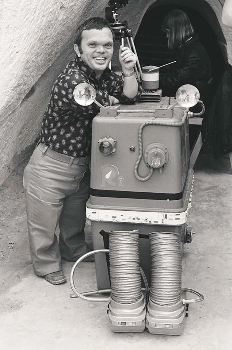 TomSpinaDesigns's tweet photo. GONK! Jack Purvis takes a break at the Lars Homestead during filming of the original Star Wars.
#Gonk #StarWars #PowerDroid https://t.co/vVbkgvodLJ