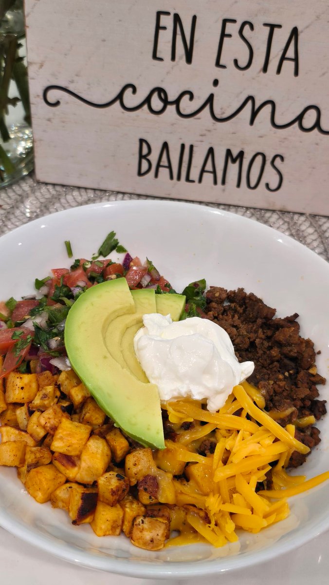 jcae2008's tweet image. Dinner Vibes...
Sweet Potato Taco Bowls
Recipe: kitchenconfide.com/sweet-potato-t…
#CookingVibes #JdsKitchen #ChalkboardtoCuttingBoard