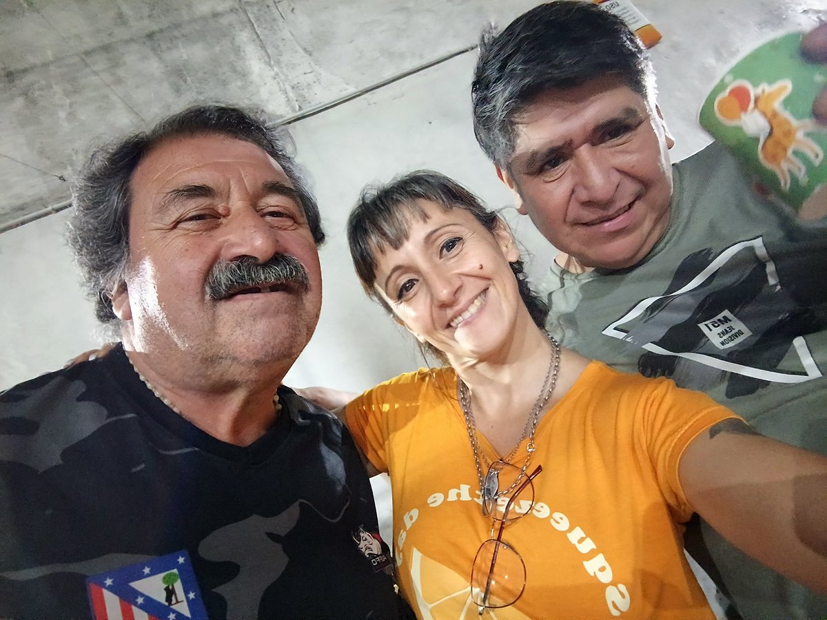 VaneRamos1402's tweet image. Una juntada más de fútbol, truco, asado y mucho compañerismo que es lo que más nos gusta . @CarlosPerezSEC @BuffonePablo @gabyfranch77 @DanielOveja sindicato de empleados de comercio 💙