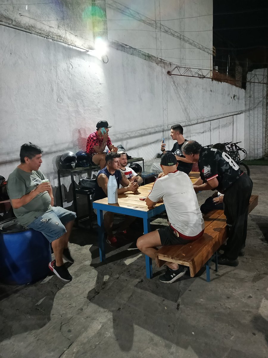 VaneRamos1402's tweet image. Una juntada más de fútbol, truco, asado y mucho compañerismo que es lo que más nos gusta . @CarlosPerezSEC @BuffonePablo @gabyfranch77 @DanielOveja sindicato de empleados de comercio 💙